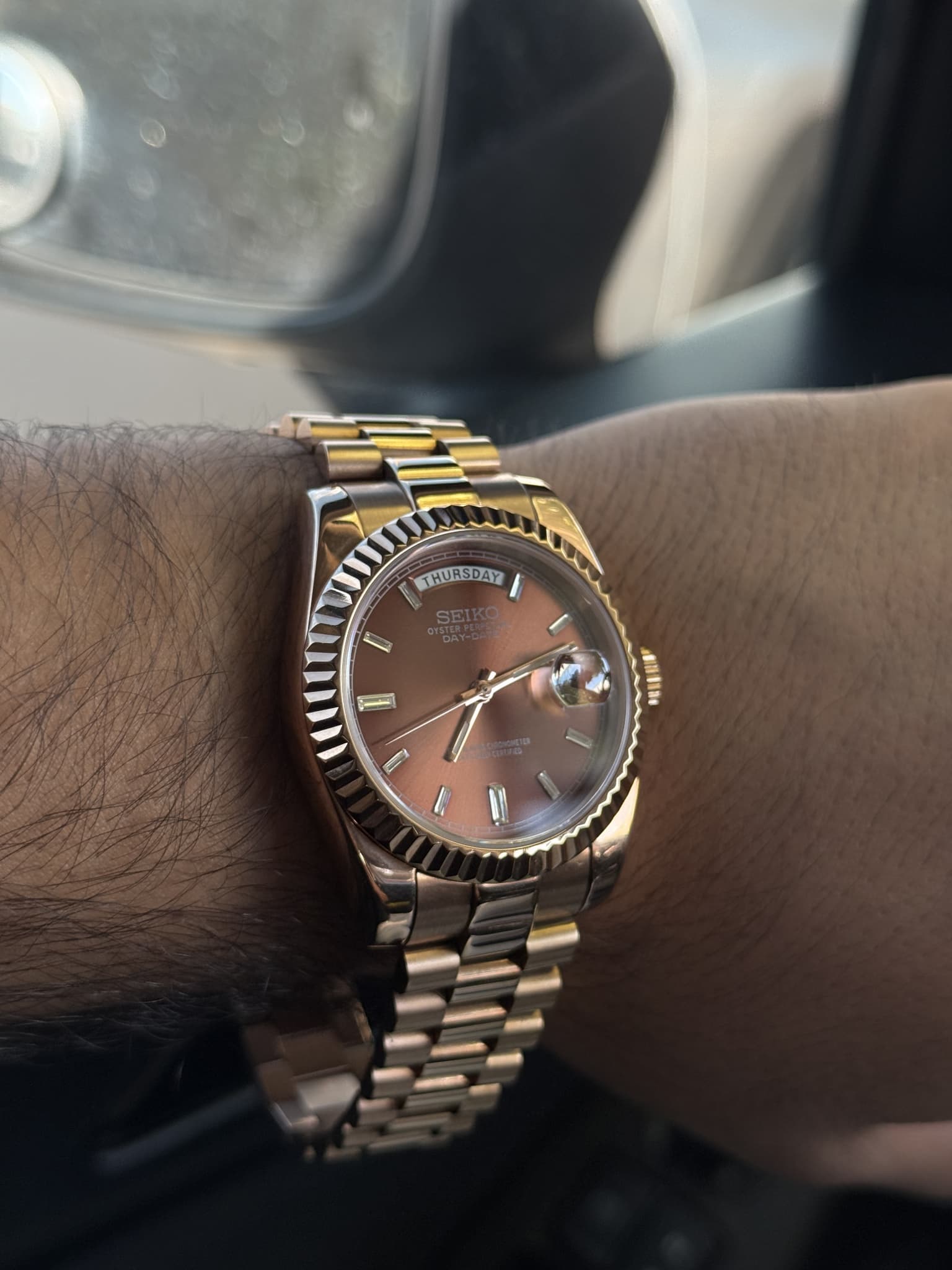 Seiko Mod Daydate Chocolate Reloj Automático De Acero Inoxidable Color Oro Rosa